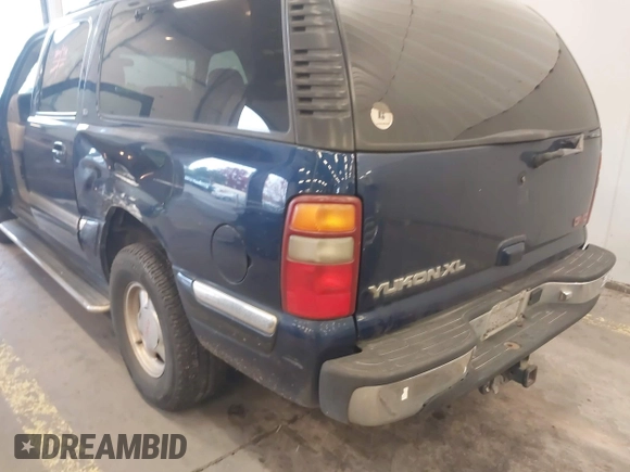 2000 GMC Yukon XL SLT with VIN 3GKFK16T3YG135321, listed as a IAAI auction lot 40952741 with 204,820 mi miles. Bid and sale history available at carsss.com. Image 14.