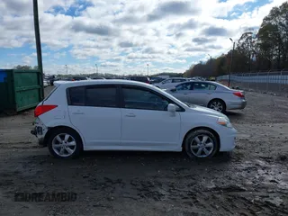 2011 Nissan Versa S с VIN 3N1BC1CP8BL377408, выставлен на аукционе IAAI как лот 41080991 с пробегом 121 541 миль миль и . История ставок и продаж доступна на DreamBid. Изображение 13.