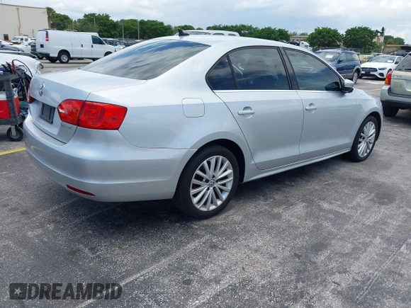 2011 Volkswagen Jetta SEL with VIN 3VWLX7AJ1BM352557, listed as a IAAI auction lot 42569321 with 130,321 mi miles and . Bid and sale history available at DreamBid. Image 4.