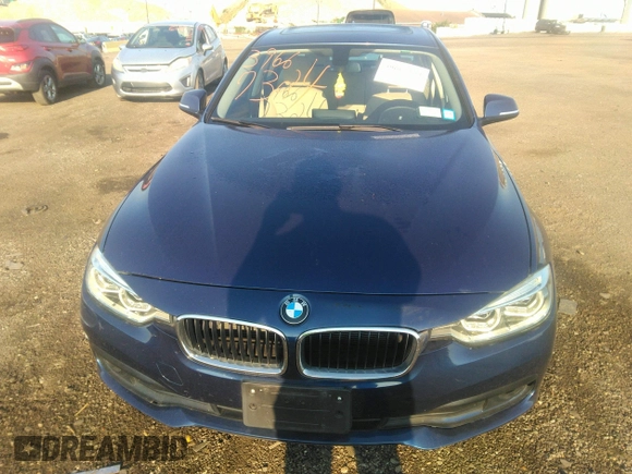 2018 BMW 3 Series 320i xDrive z VIN WBA8A3C53JA488409, wystawiony jako IAAI lot #39667324 z przebiegiem 72 949 mil mil oraz . Historia ofert i sprzedaży dostępna na DreamBid. Obrazek 12.