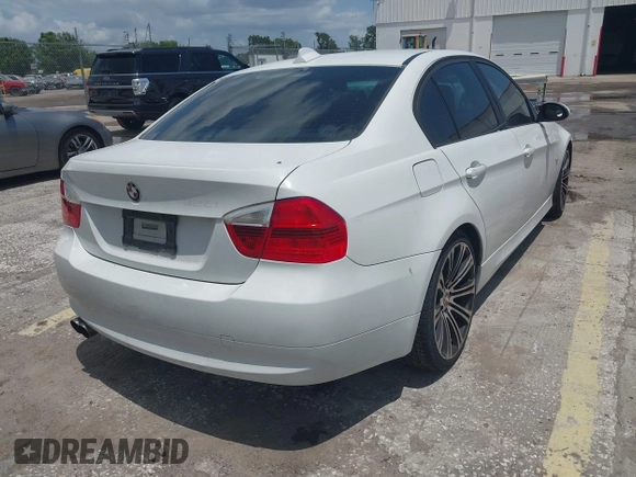 2006 BMW 3 Series 325i with VIN WBAVB13586KR64000, listed as a IAAI auction lot 42185081 with 160,589 mi miles. Bid and sale history available at carsss.com. Image 4.