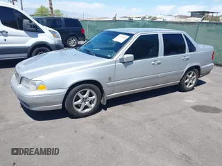 1999 Volvo S70 z VIN YV1LS55A0X2597598, wystawiony jako IAAI lot #42249040 z przebiegiem 280 390 mil mil oraz . Historia ofert i sprzedaży dostępna na DreamBid. Obrazek 15.