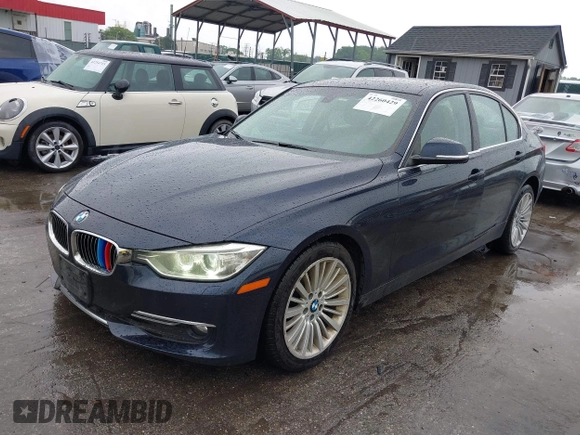 2014 BMW 3 Series 328d xDrive z VIN WBA3D5C52EKX95213, wystawiony jako IAAI lot #42260429 z przebiegiem 220 089 mil mil oraz . Historia ofert i sprzedaży dostępna na DreamBid. Obrazek 17.