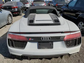 2018 Audi R8 Spyder performance z VIN WUA4BCFX2J7901190, wystawiony jako Copart lot #75090384 z przebiegiem Nie podano mil oraz Nie do naprawy. Historia ofert i sprzedaży dostępna na DreamBid. Obrazek 6.