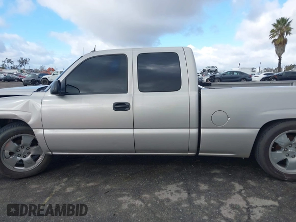 2005 Chevrolet Silverado 1500 LS with VIN 2GCEC19T651252136, listed as a IAAI auction lot 41579633 with 178,625 mi miles and . Bid and sale history available at DreamBid. Image 14.