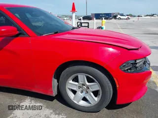 2015 Dodge Charger SXT z VIN 2C3CDXHG2FH896581, wystawiony jako IAAI lot #42004954 z przebiegiem 241 911 mil mil oraz . Historia ofert i sprzedaży dostępna na DreamBid. Obrazek 17.
