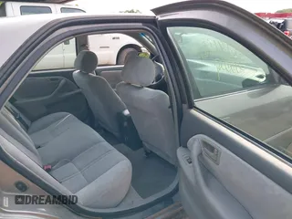 1998 Toyota Camry LE z VIN 4T1BG22K8WU330576, wystawiony jako IAAI lot #42417387 z przebiegiem 99 861 mil mil oraz . Historia ofert i sprzedaży dostępna na DreamBid. Obrazek 8.