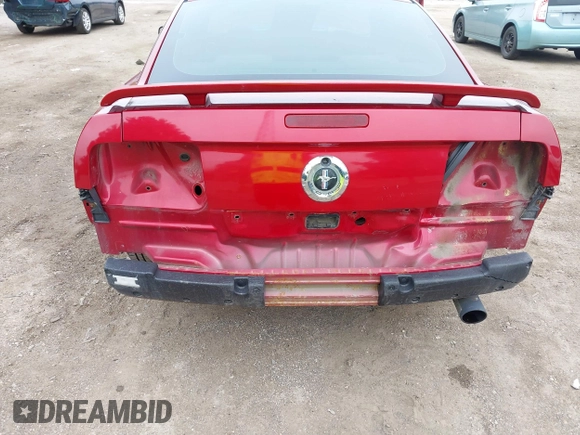 2005 Ford Mustang Deluxe z VIN 1ZVFT80N955128031, wystawiony jako IAAI lot #42557098 z przebiegiem 138 447 mil mil oraz . Historia ofert i sprzedaży dostępna na DreamBid. Obrazek 6.