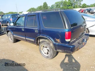 2000 Chevrolet Blazer LT z VIN 1GNDT13W2Y2145868, wystawiony jako IAAI lot #42445473 z przebiegiem 134 019 mil mil oraz . Historia ofert i sprzedaży dostępna na DreamBid. Obrazek 3.