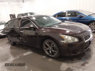 2014 Nissan Maxima SV z VIN 1N4AA5AP5EC910605, wystawiony jako IAAI lot #42082685 z przebiegiem 83 628 mil mil oraz . Historia ofert i sprzedaży dostępna na DreamBid. Obrazek 1.