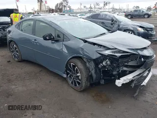 2024 Toyota Prius SE z VIN JTDACACUXR3012801, wystawiony jako IAAI lot #41523581 z przebiegiem 14 684 mil mil oraz . Historia ofert i sprzedaży dostępna na DreamBid. Obrazek 1.