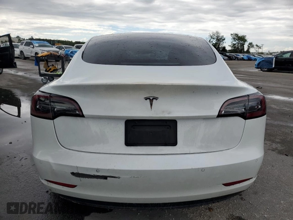 2021 Tesla Model 3 Standard Range Plus z VIN 5YJ3E1EA2MF859832, wystawiony jako Copart lot #56743865 z przebiegiem 77 025 mil mil oraz Nie do naprawy. Historia ofert i sprzedaży dostępna na DreamBid. Obrazek 6.