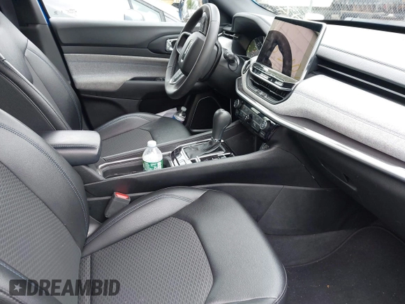 2024 Jeep Compass Latitude with VIN 3C4NJDBN9RT606397, listed as a IAAI auction lot 42533102 with 30,835 mi miles and . Bid and sale history available at DreamBid. Image 5.