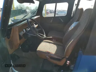 1995 Jeep Wrangler S z VIN 1J4FY19P8SP300768, wystawiony jako Copart lot #54414255 z przebiegiem 199 044 mil mil oraz Szkoda całkowita • Salvage title. Historia ofert i sprzedaży dostępna na DreamBid. Obrazek 7.