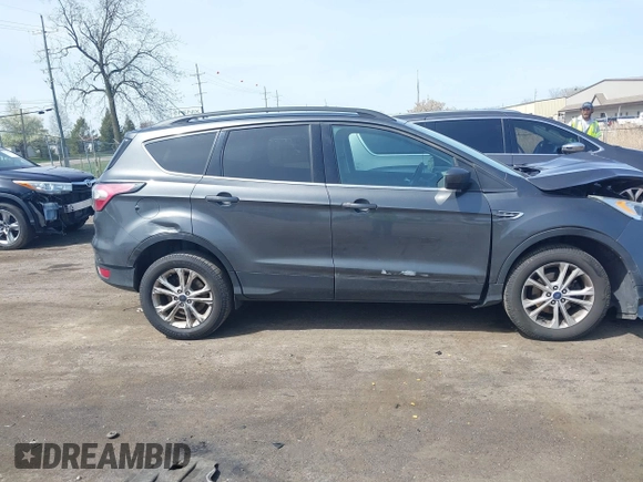 2017 Ford Escape SE z VIN 1FMCU0GD0HUE06774, wystawiony jako IAAI lot #42135955 z przebiegiem 141 807 mil mil oraz . Historia ofert i sprzedaży dostępna na DreamBid. Obrazek 14.