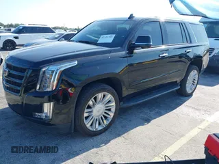 2020 Cadillac Escalade Luxury z VIN 1GYS4BKJ9LR287363, wystawiony jako IAAI lot #42323765 z przebiegiem 44 057 mil mil oraz . Historia ofert i sprzedaży dostępna na DreamBid. Obrazek 2.
