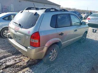 2008 Hyundai Tucson GLS with VIN KM8JM12B68U894325, listed as a IAAI auction lot 42003942 with 272,856 mi miles. Bid and sale history available at carsss.com. Image 4.