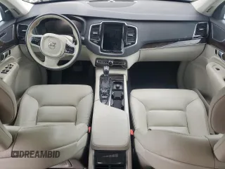 2017 Volvo XC90 Momentum z VIN YV4A22PK5H1172433, wystawiony jako Copart lot #55645855 z przebiegiem 56 834 mil mil oraz Szkody całkowita. Historia ofert i sprzedaży dostępna na DreamBid. Obrazek 8.