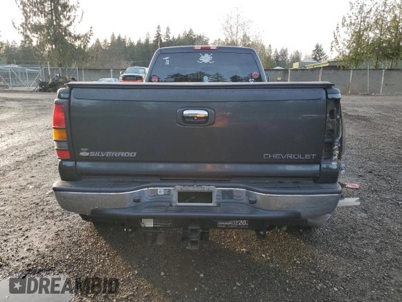 2005 Chevrolet Silverado 3500 LT z VIN 1GCJC33275F832997, wystawiony jako Copart lot #84174064 z przebiegiem 205 523 mil mil oraz Szkoda całkowita • Salvage title. Historia ofert i sprzedaży dostępna na DreamBid. Obrazek 6.