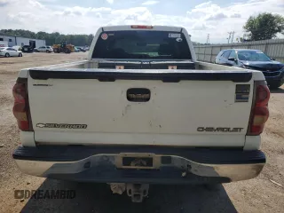 2003 Chevrolet Silverado 1500HD LS z VIN 1GCGK13UX3F239683, wystawiony jako Copart lot #69690574 z przebiegiem 253 887 mil mil oraz Szkoda całkowita • Salvage title. Historia ofert i sprzedaży dostępna na DreamBid. Obrazek 6.