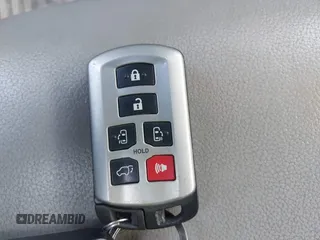 2019 Toyota Sienna XLE z VIN 5TDDZ3DC5KS218481, wystawiony jako IAAI lot #42220963 z przebiegiem 73 962 mil mil oraz . Historia ofert i sprzedaży dostępna na DreamBid. Obrazek 11.