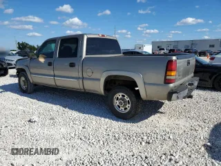 2003 GMC Sierra 1500HD SLE z VIN 1GTGC13U43F146395, wystawiony jako Copart lot #70795454 z przebiegiem 303 653 mil mil oraz Szkody całkowita. Historia ofert i sprzedaży dostępna na DreamBid. Obrazek 2.