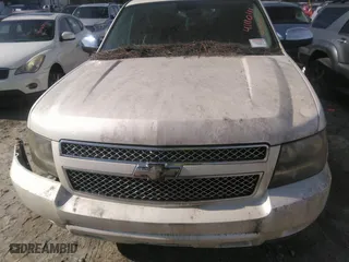 2008 Chevrolet Suburban LTZ with VIN 1GNFC16J28R219015, listed as a IAAI auction lot 41110111 with 1 mi miles. Bid and sale history available at carsss.com. Image 10.