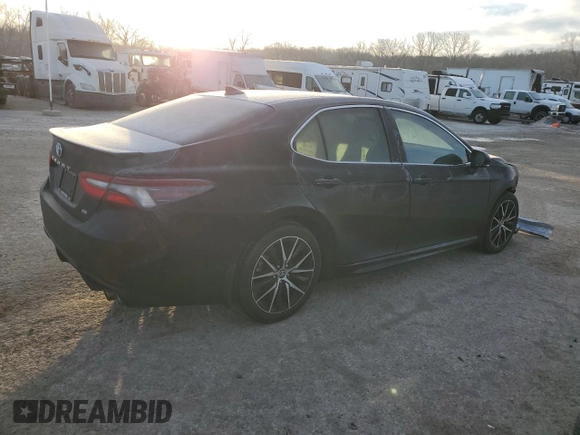 2022 Toyota Camry SE with VIN 4T1T11AK9NU038936, listed as a Copart auction lot 43228575 with 30,089 mi miles and Salvage Title. Bid and sale history available at carsss.com. Image 3.