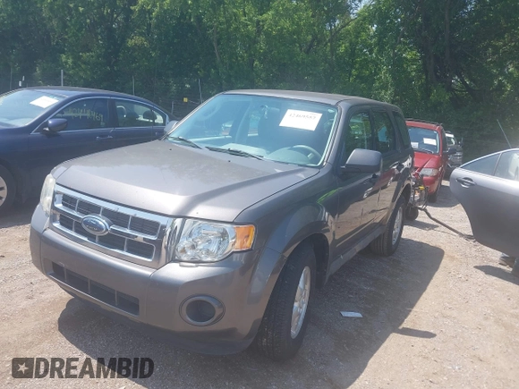 2009 Ford Escape XLS z VIN 1FMCU02729KC33600, wystawiony jako IAAI lot #42469557 z przebiegiem 185 605 mil mil oraz . Historia ofert i sprzedaży dostępna na DreamBid. Obrazek 2.
