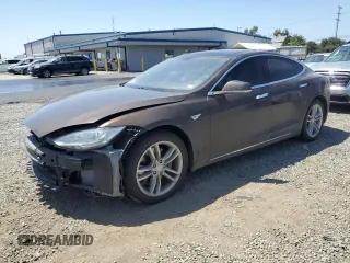 2014 Tesla Model S 60 с VIN 5YJSA1H10EFP43131, выставлен на аукционе Copart как лот 58250165 с пробегом 133 665 миль миль и Списание • Salvage title. История ставок и продаж доступна на DreamBid. Изображение 1.