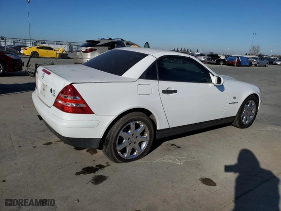 1998 Mercedes-Benz SLK-Class with VIN WDBKK47FXWF075880, listed as a Copart auction lot 42187985 with 118,456 mi miles and Clean Title. Bid and sale history available at carsss.com. Image 3.