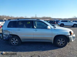 2005 Toyota Highlander with VIN JTEDP21A650062604, listed as a IAAI auction lot 40996702 with 193,651 mi miles. Bid and sale history available at carsss.com. Image 13.