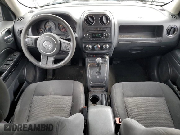 2015 Jeep Patriot Altitude z VIN 1C4NJRBB3FD426238, wystawiony jako Copart lot #58094965 z przebiegiem 107 969 mil mil oraz Szkoda całkowita • Salvage title. Historia ofert i sprzedaży dostępna na DreamBid. Obrazek 8.