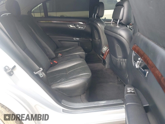 2009 Mercedes-Benz S-Class 5.5L V8 with VIN WDDNG71XX9A273403, listed as a IAAI auction lot 41540086 with 142,140 mi miles. Bid and sale history available at carsss.com. Image 8.
