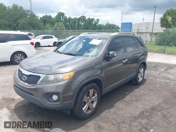 2013 Kia Sorento EX with VIN 5XYKU3A69DG318488, listed as a IAAI auction lot 42618875 with 221,080 mi miles and . Bid and sale history available at DreamBid. Image 2.