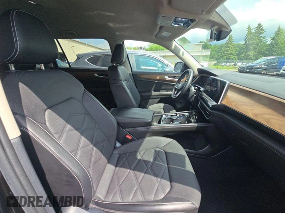 2024 Volkswagen Atlas SE with VIN 1V2HR2CA1RC579096, listed as a IAAI auction lot 42751185 with 15,477 mi miles and . Bid and sale history available at DreamBid. Image 10.