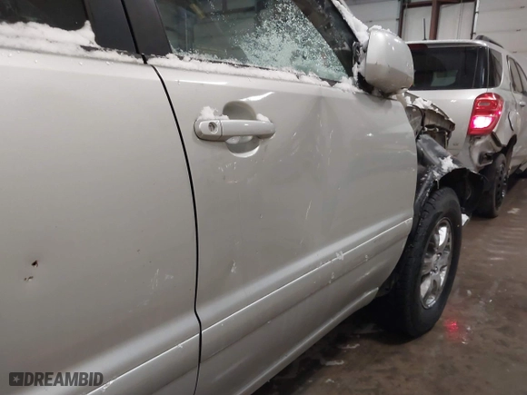 2003 Toyota Highlander with VIN JTEHF21A130133824, listed as a IAAI auction lot 40991566 with 161,244 mi miles. Bid and sale history available at carsss.com. Image 13.