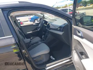 2024 Volkswagen Taos SE z VIN 3VVEX7B20RM047467, wystawiony jako IAAI lot #42290021 z przebiegiem 4 345 mil mil oraz . Historia ofert i sprzedaży dostępna na DreamBid. Obrazek 5.