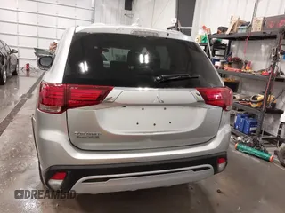 2020 Mitsubishi Outlander ES z VIN JA4AZ3A38LZ018227, wystawiony jako IAAI lot #42142244 z przebiegiem 91 342 mil mil oraz . Historia ofert i sprzedaży dostępna na DreamBid. Obrazek 17.