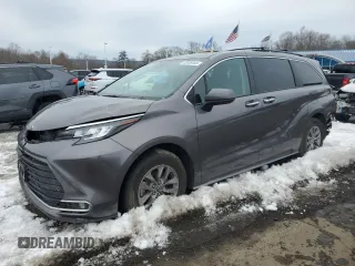 2023 Toyota Sienna XLE with VIN 5TDYSKFC3PS075955, listed as a Copart auction lot 43948445 with 24,477 mi miles and Salvage Title. Bid and sale history available at carsss.com. Image 1.