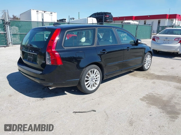 2011 Volvo V50 with VIN YV1672MW0B2612250, listed as a IAAI auction lot 41781498 with 106 mi miles. Bid and sale history available at carsss.com. Image 4.