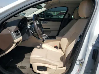 2016 Jaguar XF 35t Premium with VIN SAJBD4BV9GCY21427, listed as a Copart auction lot 72093934 with 84,710 mi miles and Salvage Title. Bid and sale history available at carsss.com. Image 7.