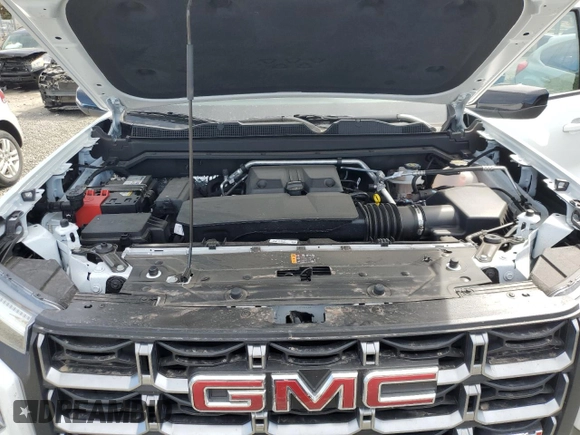 2024 GMC Canyon 4WD AT4 z VIN 1GTP6DEK8R1319281, wystawiony jako Copart lot #54380285 z przebiegiem 2383 mil mil oraz Szkody całkowita. Historia ofert i sprzedaży dostępna na DreamBid. Obrazek 11.