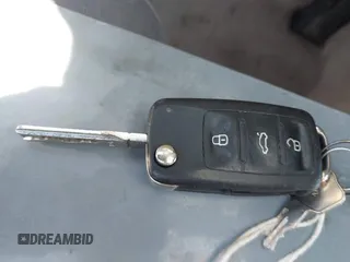 2014 Volkswagen Jetta SE z VIN 3VWD17AJ5EM267330, wystawiony jako IAAI lot #42003039 z przebiegiem 153 591 mil mil oraz . Historia ofert i sprzedaży dostępna na DreamBid. Obrazek 11.