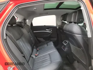 2021 Audi e-tron Sportback Prestige z VIN WA13AAGEXMB030421, wystawiony jako Copart lot #58747825 z przebiegiem 55 896 mil mil oraz Tytuł czysty. Historia ofert i sprzedaży dostępna na DreamBid. Obrazek 6.