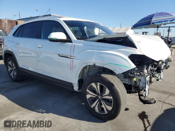 2024 Volkswagen Atlas SE z VIN 1V2DE2CA7RC214819, wystawiony jako Copart lot #88561555 z przebiegiem 21 226 mil mil oraz Szkoda całkowita • Salvage title. Historia ofert i sprzedaży dostępna na DreamBid. Obrazek 4.