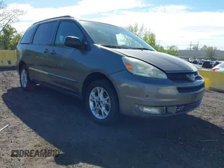 2005 Toyota Sienna XLE with VIN 5TDBA22C05S052824, listed as a IAAI auction lot 42158121 with 189,330 mi miles. Bid and sale history available at carsss.com. Image 1.