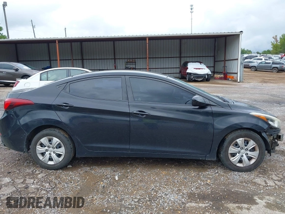 2016 Hyundai Elantra SE z VIN 5NPDH4AE6GH712831, wystawiony jako IAAI lot #40330106 z przebiegiem 186 539 mil mil oraz . Historia ofert i sprzedaży dostępna na DreamBid. Obrazek 13.