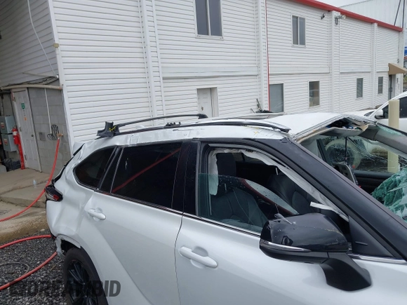 2022 Toyota Highlander Limited z VIN 5TDDZRBH9NS570565, wystawiony jako IAAI lot #41863992 z przebiegiem 41 974 mil mil oraz . Historia ofert i sprzedaży dostępna na DreamBid. Obrazek 15.
