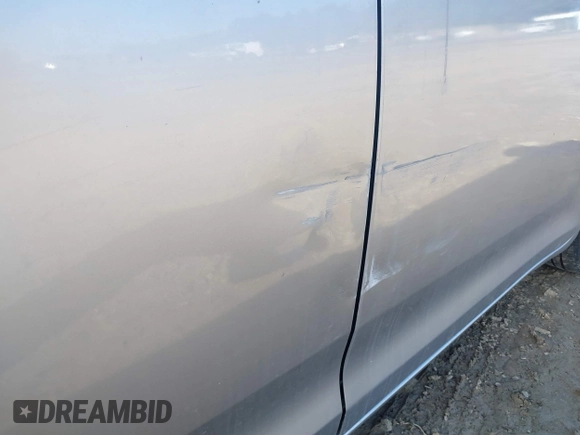 2011 Toyota Sienna XLE with VIN 5TDDK3DC0BS012604, listed as a IAAI auction lot 41533173 with 174,779 mi miles. Bid and sale history available at carsss.com. Image 6.